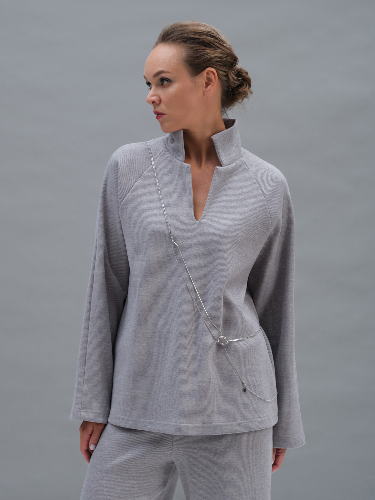 Серый трикотажный лонгслив-поло