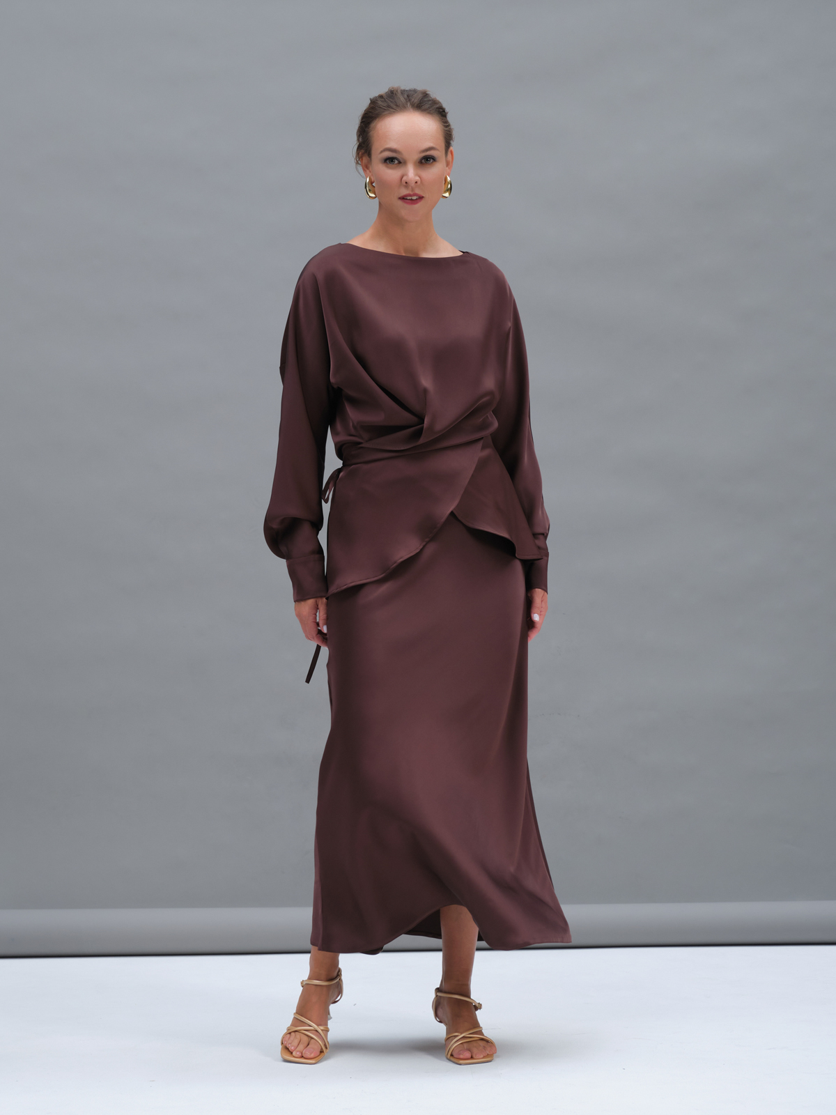 Шоколадная атласная юбка Gaia