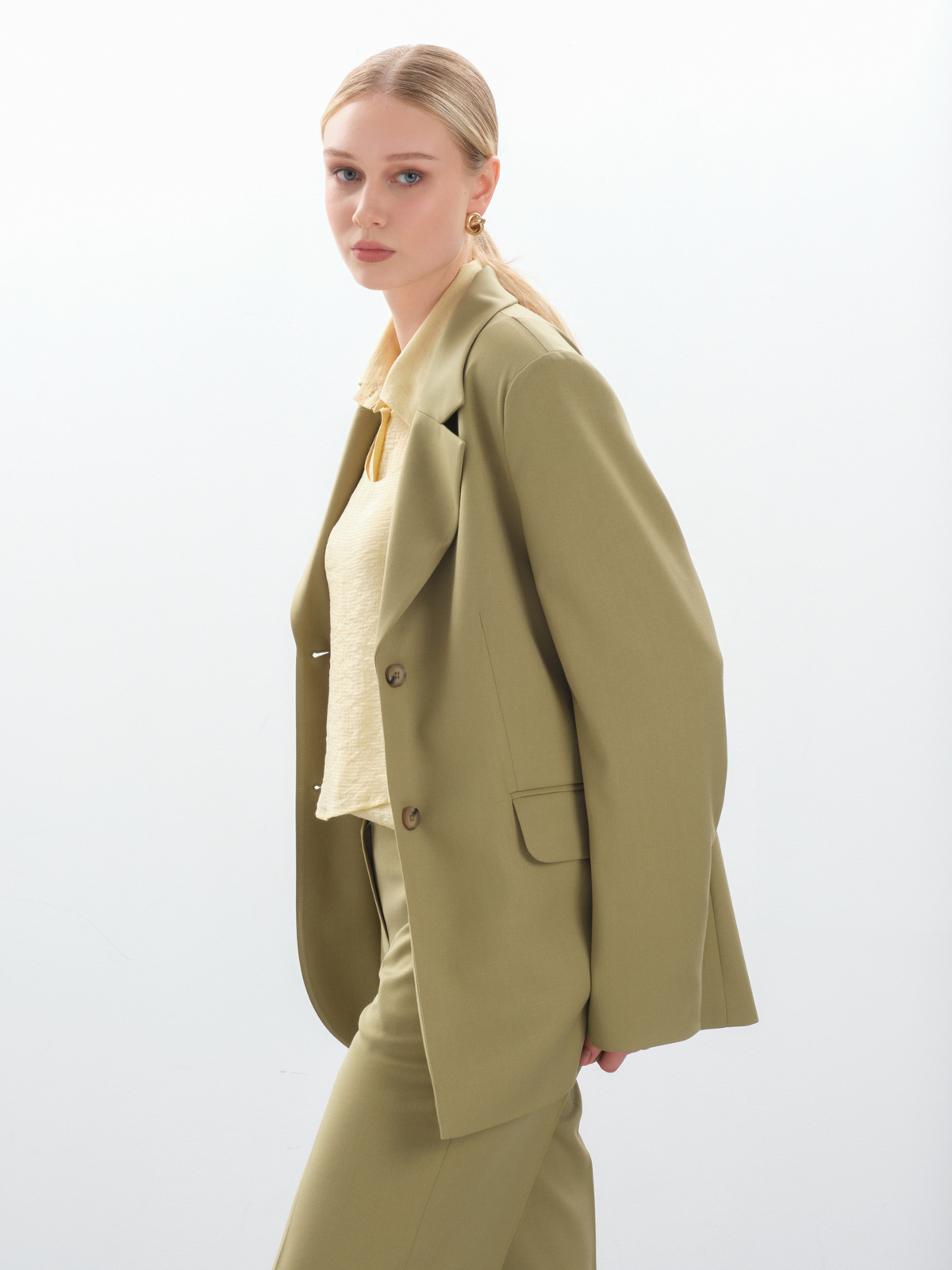 женский пиджак оверсайз, удлиненный женский жакет, купить женский пиджак, модный женский пиджак, пиджак в стиле кэжуал, офисный женский пиджак, пиджак оверсайз хаки, женский пиджак прямого кроя, оливковый жакет женский, пиджак в мужском стиле женский, удлиненный однобортный жакет, зеленый пиджак женский, деловой пиджак женский, купить пиджак оверсайз женский оливковый, с чем носить пиджак оверсайз зеленый, свободный жакет женский, пиджак под джинсы женский, женский костюмный пиджак, блейзер женский удлиненный, фисташковый пиджак женский, пиджак как у хейли бибер