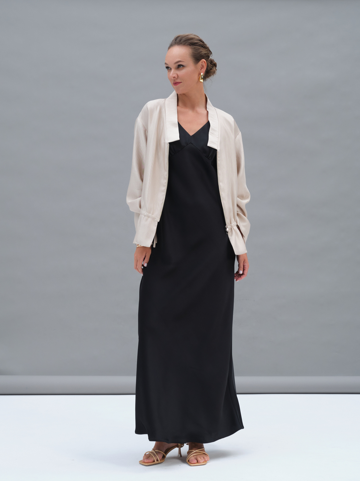 Черное атласное платье Hecate