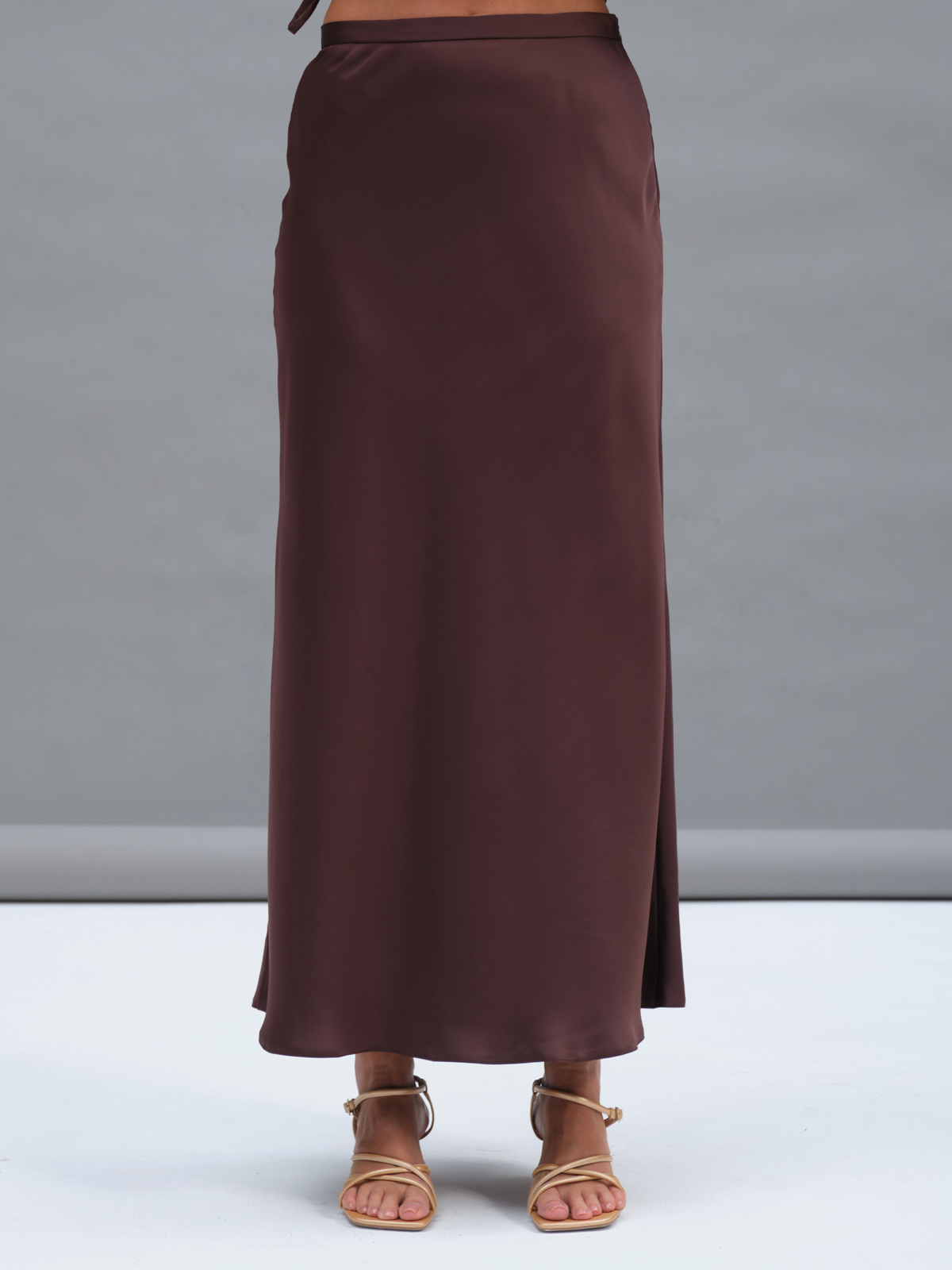 Шоколадная атласная юбка Gaia