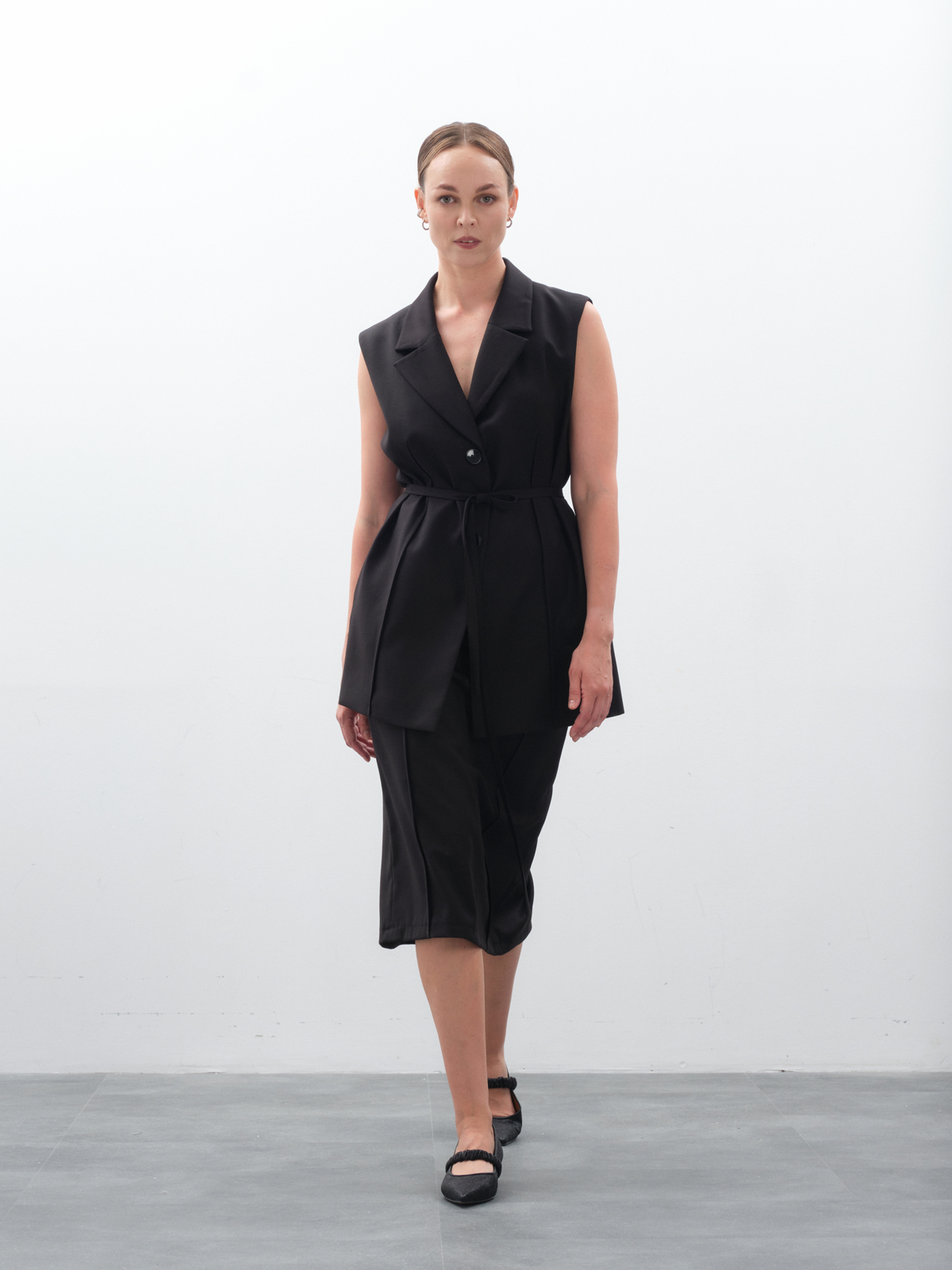 жилет женский, купить жилет женский, жилет женский удлиненный, черный жилет женский, жилет женский классический, жилетка женская, жилет женский офисный, удлиненный жилет с поясом, жилет под брюки женский, деловой жилет женский, жилет-пиджак женский без рукавов, костюмный жилет женский, купить черный удлиненный жилет, жилет-жакет женский, с чем носить удлиненный жилет, жилет на пуговицах с воротником, жилет как третий слой в одежде, жилет женский на голое тело, жилет платье