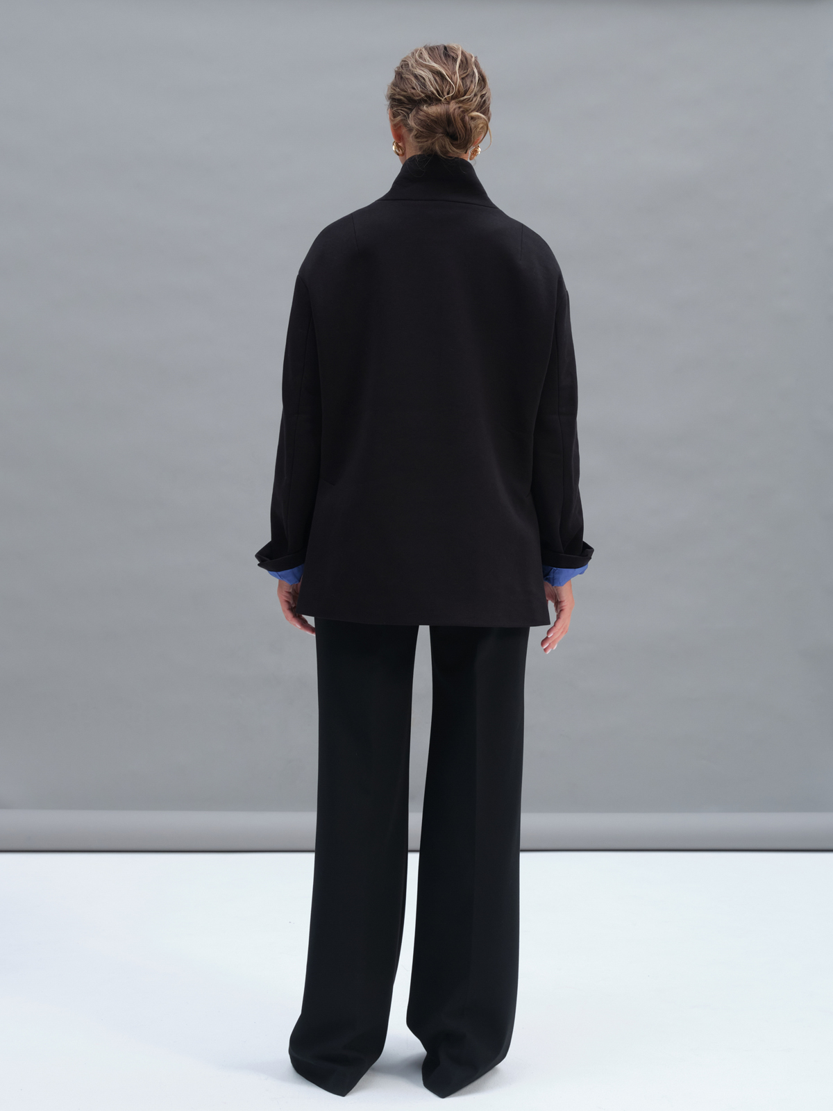 Черные расклешенные брюки