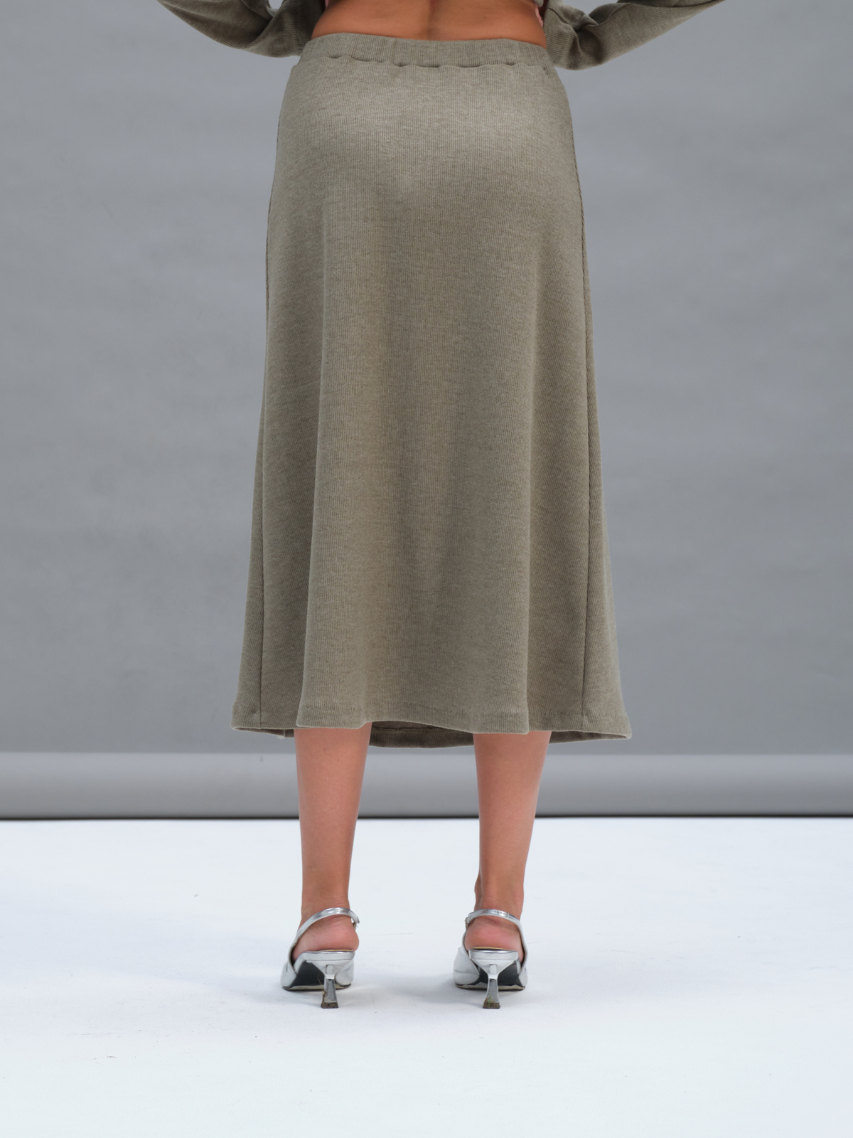 Оливковая трикотажная юбка