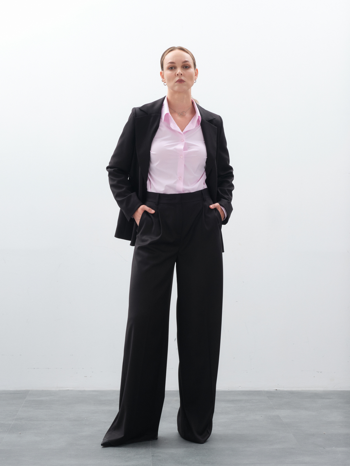 Широкие базовые черные брюки