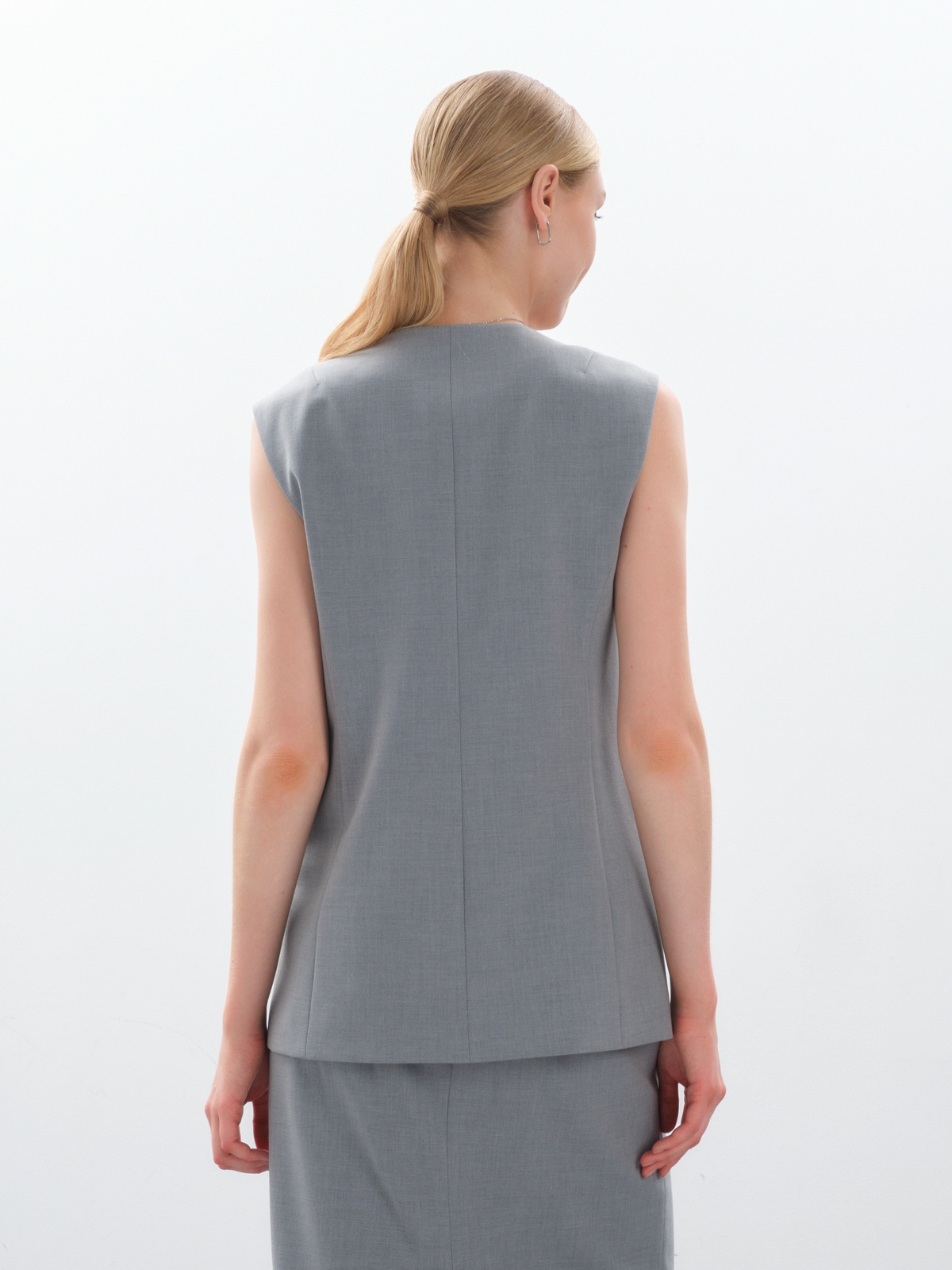 Серый удлиненный жилет strict