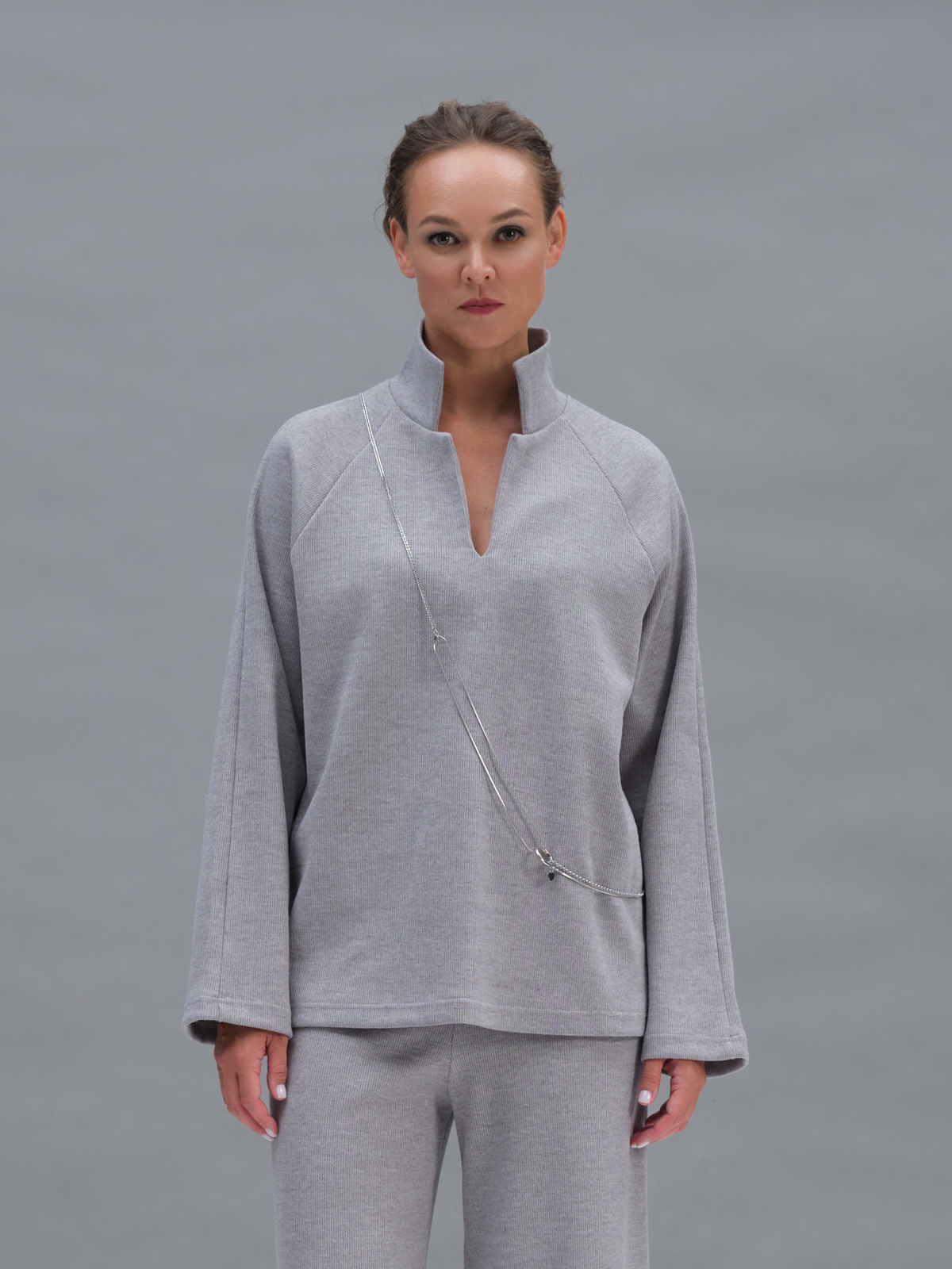 Серый трикотажный лонгслив-поло