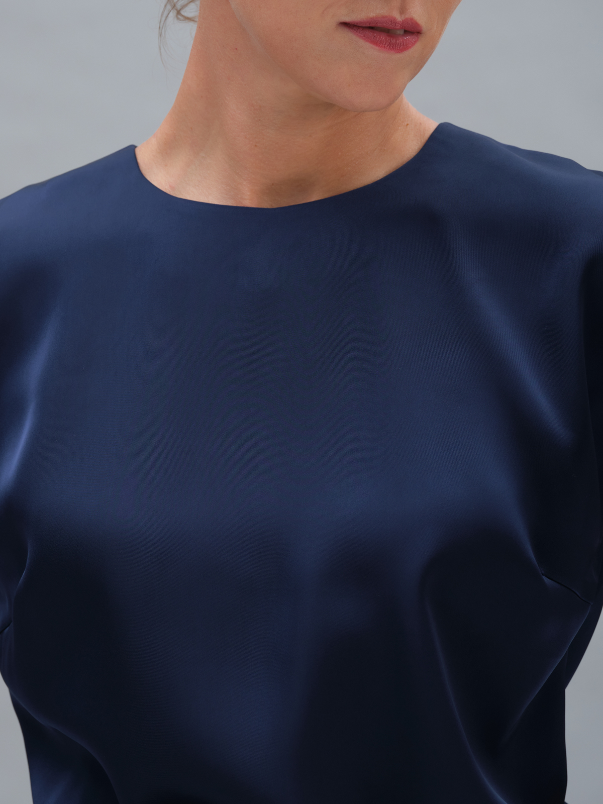 Синий атласный базовый топ