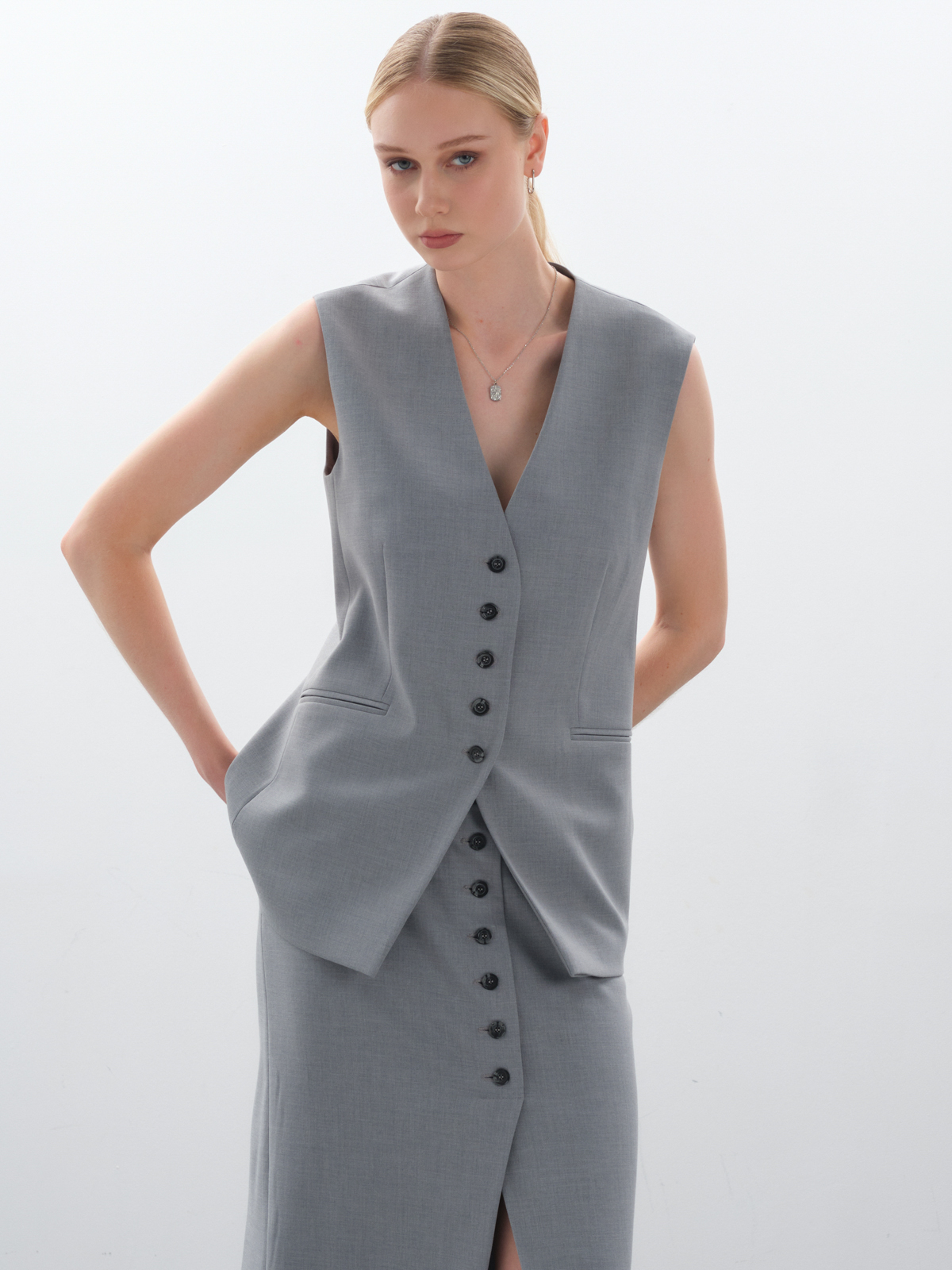 Серый удлиненный жилет strict
