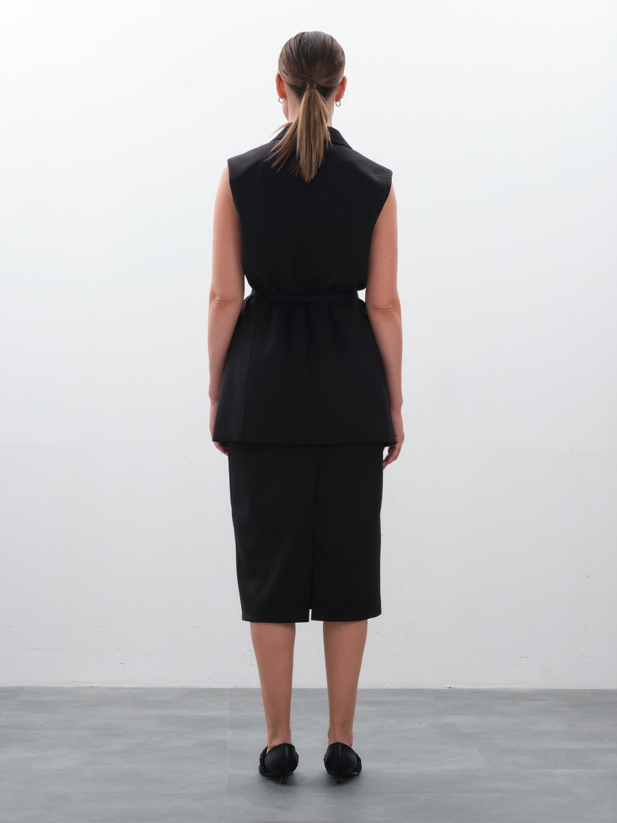 юбка женская, юбка карандаш, черная юбка, купить юбку, юбка миди, офисная юбка, классическая юбка, черная юбка карандаш, 
юбка с высокой посадкой, юбка ниже колена, деловая юбка, прямая юбка миди, юбка из костюмной ткани, строгая офисная юбка, купить юбку карандаш, юбка для офиса, модные юбки, купить черную юбку миди, черная юбка карандаш с высокой талией, с чем носить черную юбку карандаш, юбка карандаш на работу, облегающая юбка ниже колена, образы с черной юбкой миди, как выбрать юбку для офиса, юбка прямая классическая черная, женский деловой костюм с юбкой, купить юбку карандаш в Москве, 
офисная юбка Екатеринбург, черная юбка миди Пермь, магазин женской одежды Москва, деловые юбки купить в Екатеринбурге, юбка женская купить Пермь, классическая юбка Москва, женский костюм с юбкой, женский костюм с юбкой, деловой костюм женский, офисный костюм с юбкой, купить юбку, костюмная юбка, черный костюм с юбкой, классический костюм с юбкой, юбка миди, костюм-двойка с юбкой, юбка от костюма, деловая юбка, юбка с высокой посадкой, костюм с жилетом и юбкой, купить костюм с юбкой в Москве, юбка для офиса, юбка и жилет.