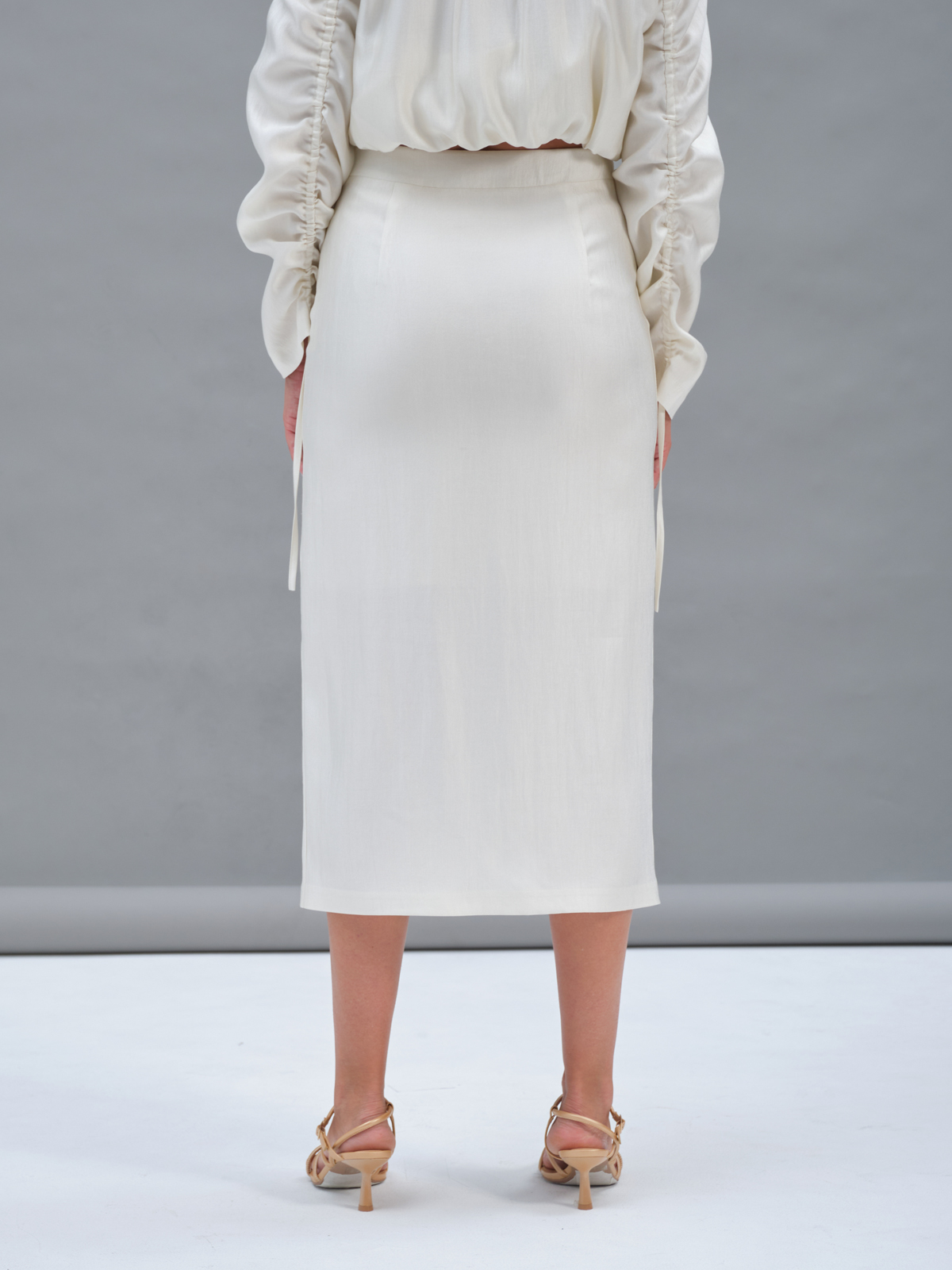 Белая прямая юбка Aurora