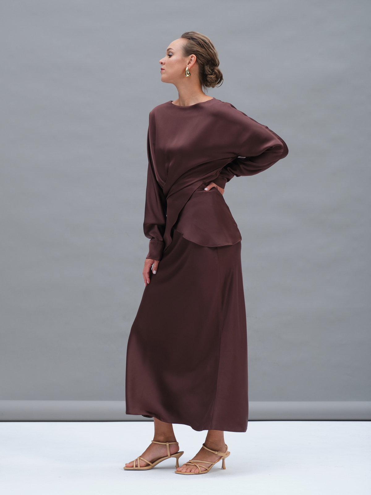 Шоколадная атласная юбка Gaia