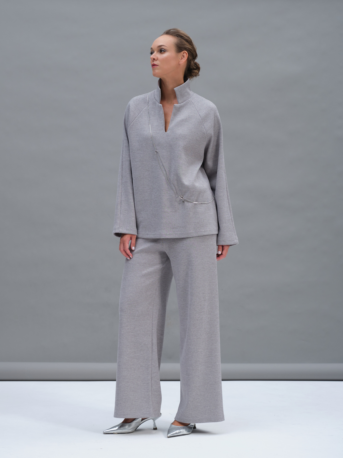 Серый трикотажный лонгслив-поло