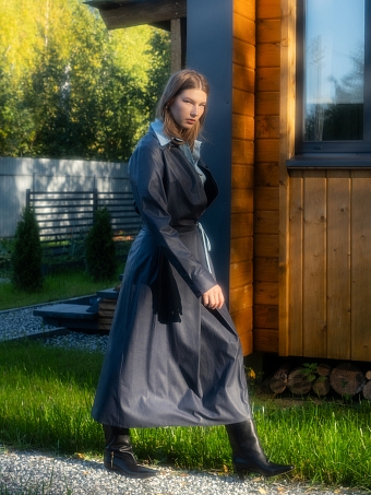 Синяя юбка с клином из экокожи