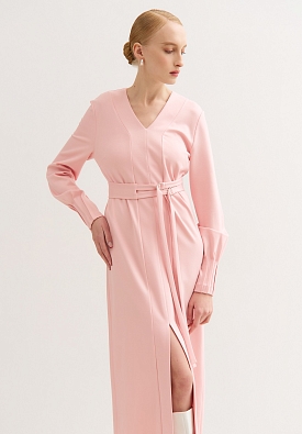 Розовое платье с поясом на кольцах