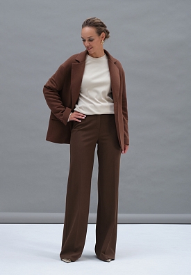 Шоколадные расклешенные брюки
