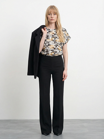 Черные расклешенные брюки