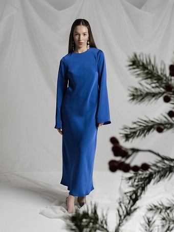 Синее сатиновое платье
